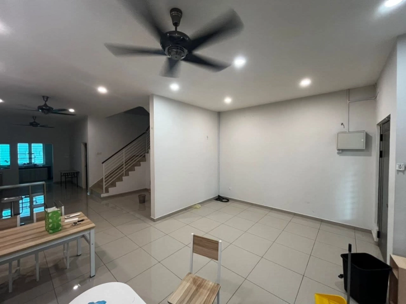 Botani Seri Beringin Double Storey Fully furnish For Rent