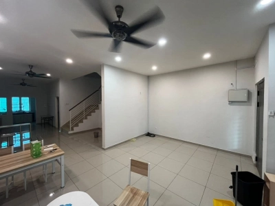 Botani Seri Beringin Double Storey Fully furnish For Rent
