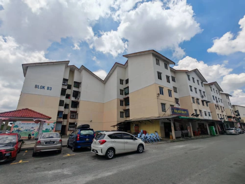 Pangsapuri Sri Ayu @ Bandar Putera , KLANG-Block B3 Tingkat 4 top floor-Ready Now