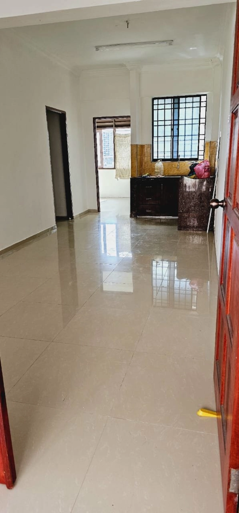Lucky Garden Apartment (Lip Sin)