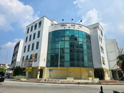 4.5 Storey SHOP KAWASAN 18 KLANG, Actual, CORNER LOT, Premier Location, Low Deposit
