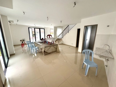 TAMAN NAGA EMAS TERRACE SALAK SOUTH