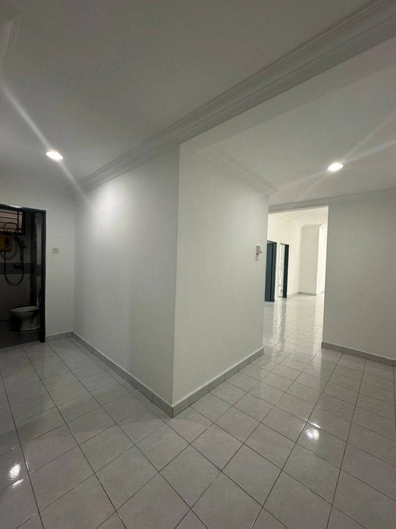 Spacious Unit Well Kept 162 Residency Apartment, Selayang For Sale