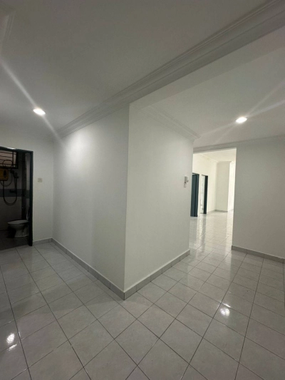 Spacious Unit Well Kept 162 Residency Apartment, Selayang For Sale