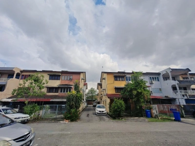 End lot 3 storey house - Taman Sri Muda @ Seksyen 25 , Shah Alam - Sale below bank value Rm52k