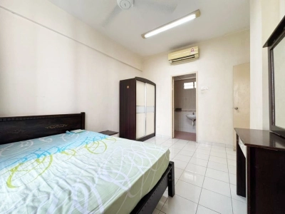 Putra Place Bayan Lepas Queensbay Mall area worth to buy Well Conditio