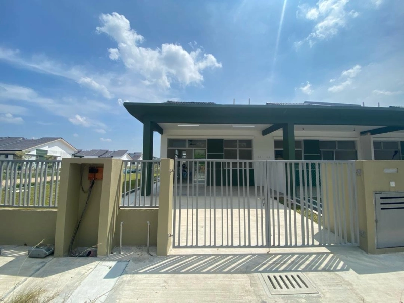 Salak Tinggi Rumah Baru Taman Desa Karisma