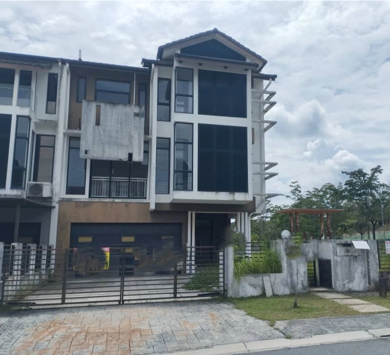 Jalan Elektron U16/66B, Denai Alam@Triple Storey Terrace House (Corner Lot)