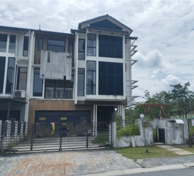 Jalan Elektron U16/66B, Denai Alam@Triple Storey Terrace House (Corner Lot)