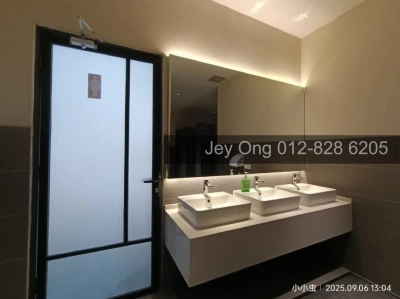 The Courtyard, Beach Street - Shop For Rent