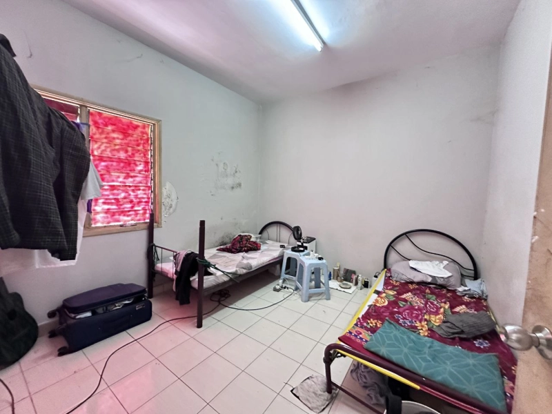 2 STOREY TAMAN PUCHONG UTAMA, Actual, Freehold, RENO, MORE Parking , Low Deposit