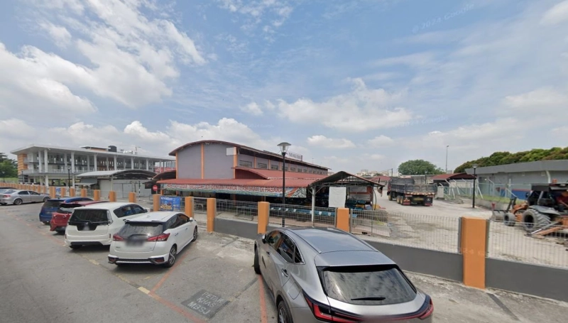 3 Storey SHOP TAMAN DENAI PUCHONG, Actual, CORNER, Facing MAIN Road, Low Booking