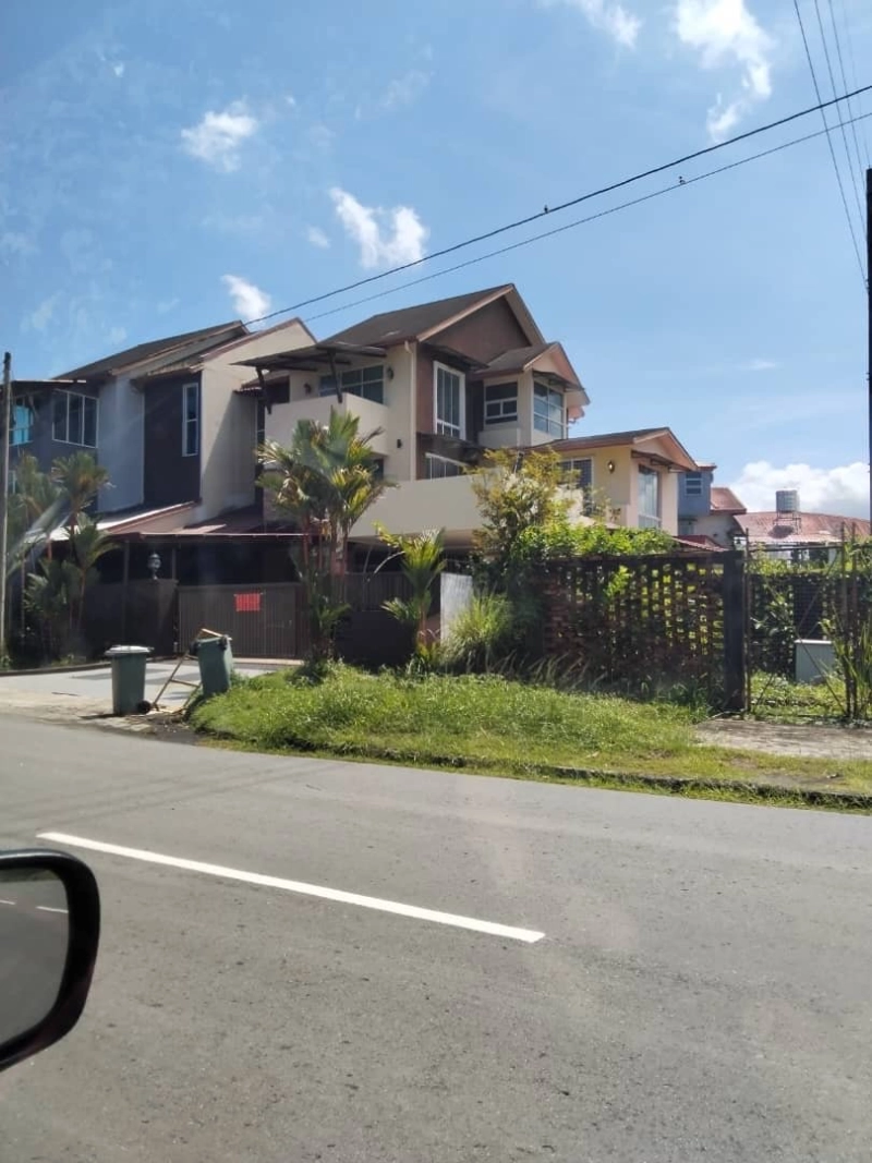 Semi-Detached House, Taman BDC, Kolombong, Kota Kinabalu.