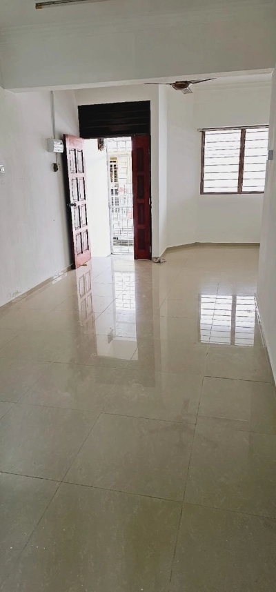 Lucky Garden Apartment (Lip Sin)