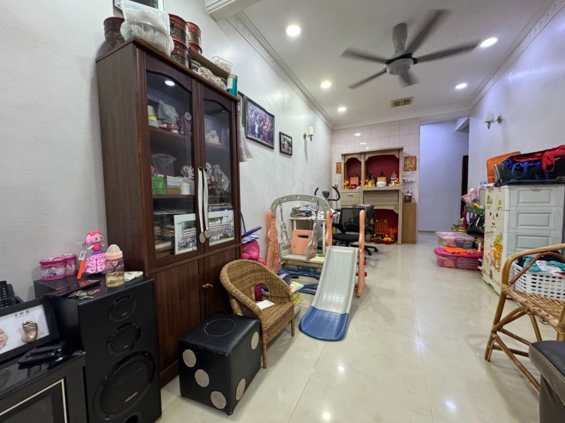 1 Storey SD4 Bandar Sri Damansara, Actual, Freehold, FULLY Extended, Near MRT, Low Deposit