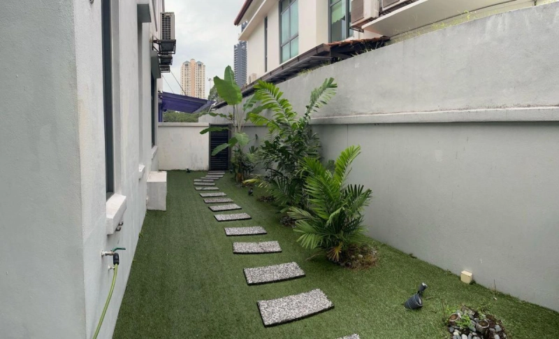 3 Storey Detached House - The Residence @ Mont Kiara - Private pool & garden