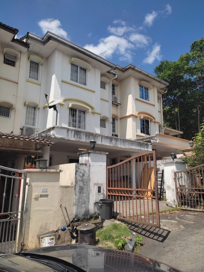 taman bukit permata 2.5 story house