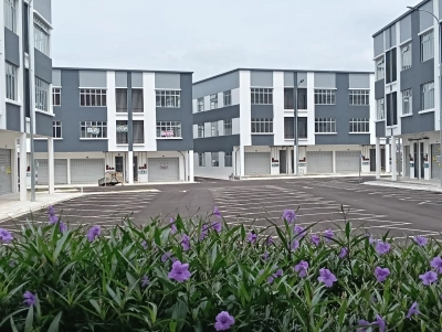 Kulai Vervo City Bandar Indahpura 3Storey Shop Endlot 25x70 Facing The Commune Unit For Rent