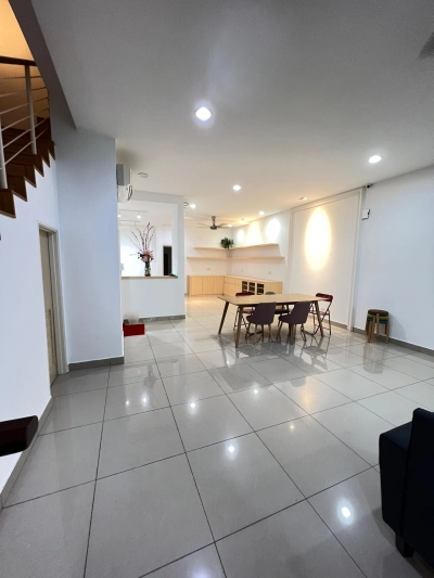 3 Storey PERDANA RESIDENCE 2 Selayang, Actual, END LOT, Facing NORTH, Low Deposit