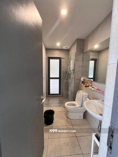 703 sqf High floor unit for rent in Atwater