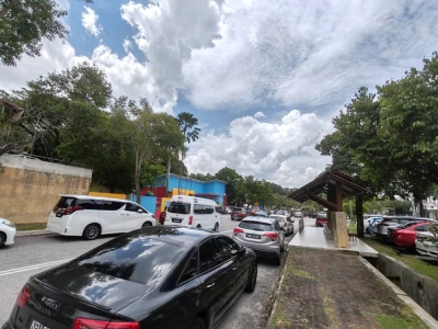 Shah Alam Seksyen 13 2 tingkat kedai corner untuk pembeli bumiputra sahaja.