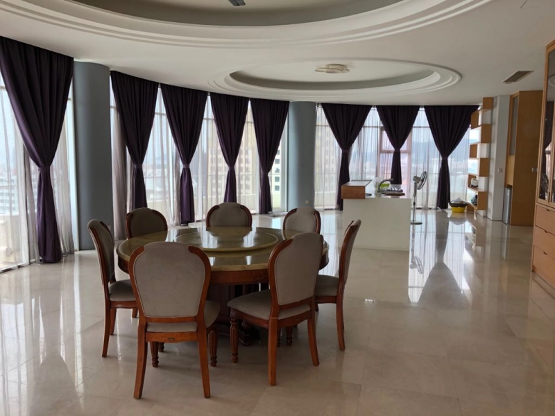 8 Gurney | Luxury Seafront Condo