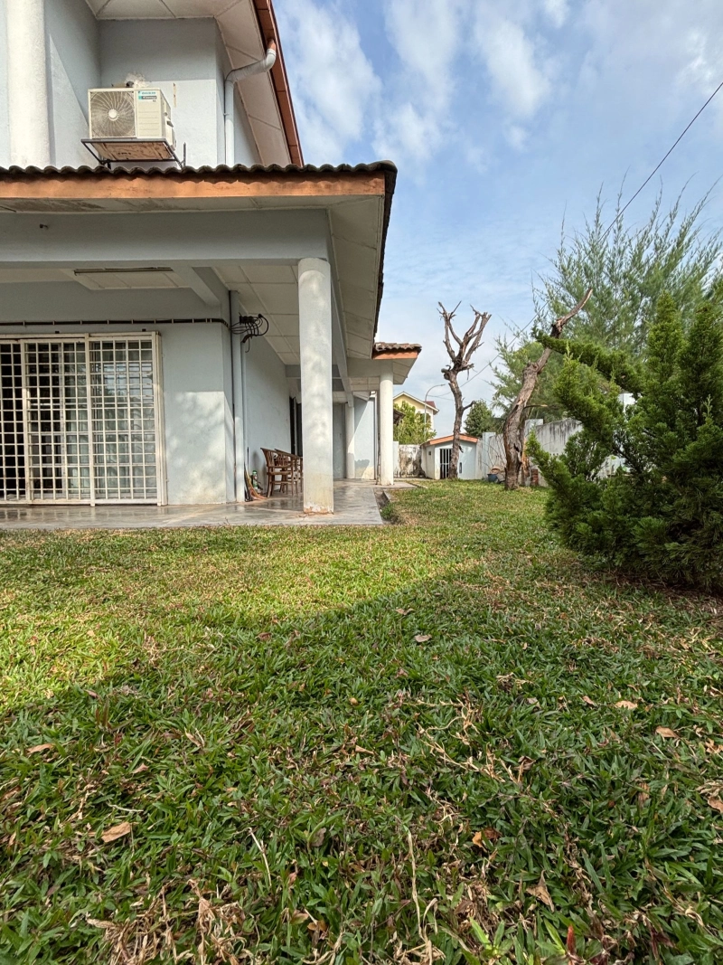 Big and Cheap Renovated Corner House Near Kota Kemuning/ Jalan Kebun/ Bukit Rimau