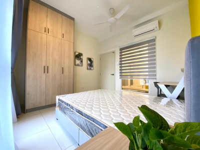 1 bedroom and private bathroom @Royal Strand @ Country Garden Danga Bay
