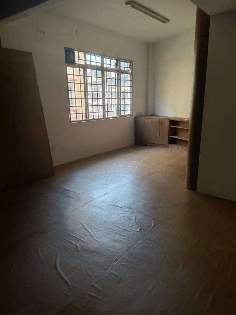 Taman Pusat Kepong Shop Aparment - CORNER