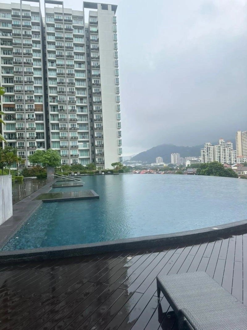 3 Bedroom Condominium in Tropicana bay residents Penang with a gym and a pool