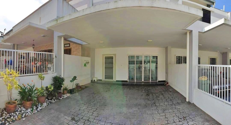 LAMAN DELFINA NILAI IMPIAN TERRACE