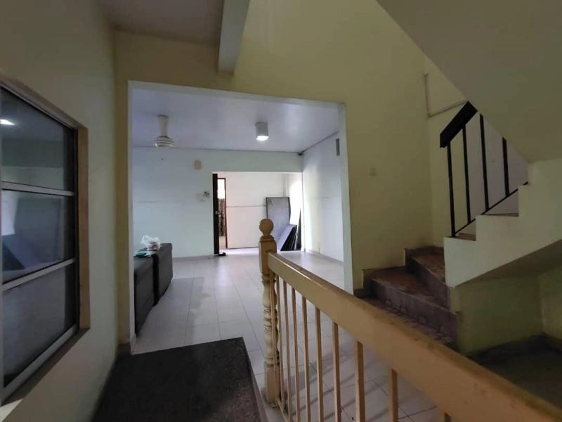 2 Storey JALAN WAN EMPOK Sri Petaling, Actual, RENOVATED, Low Deposit