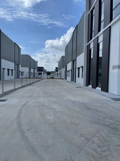 Eco Business Park 2, Senai Airport City  80x150 半独立工厂出租