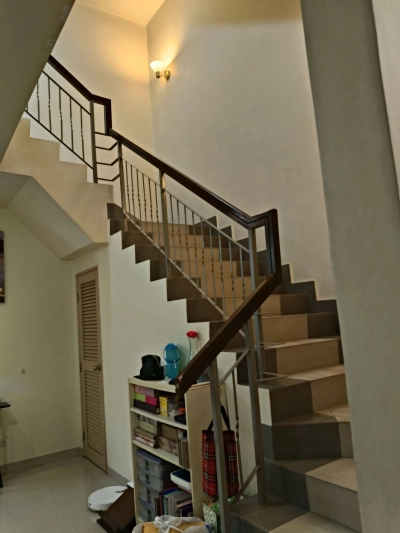 3 Storey TAMAN SRI SEGAMBUT, Actual, Freehold, Renovated, Low Deposit