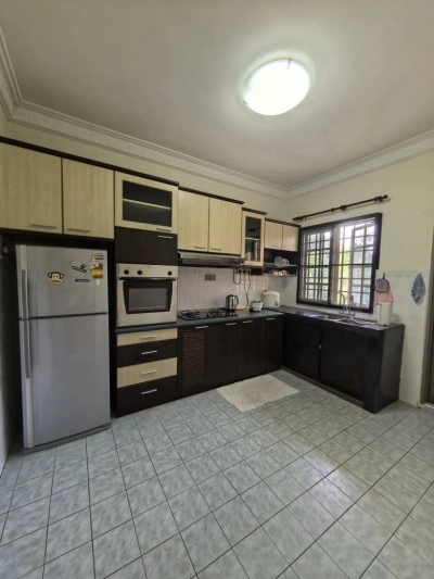 Meru Town House 2.5 Storey For Rent