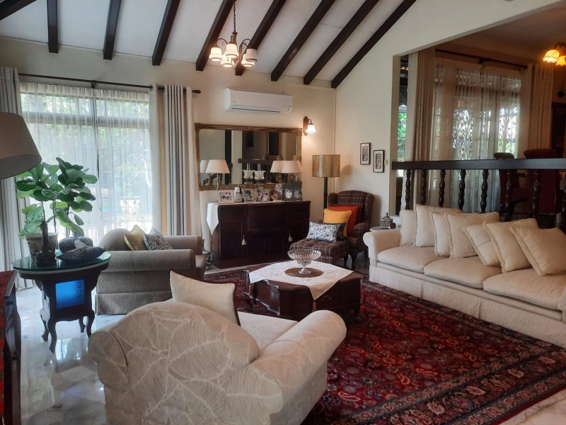 SS19 Subang Jaya Double Storey Bungalow Beautifully Renovated L/a 9400sf B/up 4000sf