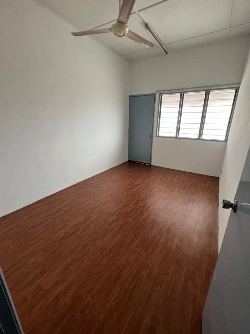 2 storey house-Taman Petaling Indah @ Klang-Sale below bank value Rm100k