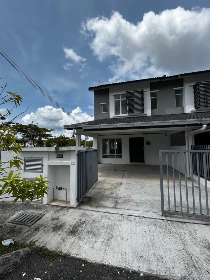 IRINGAN BAYU SEREMBAN NEGERI SEMBILAN DOUBLE STOREY HOUSE FOR SALE ENDLOT FREEHOLD