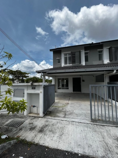 IRINGAN BAYU SEREMBAN NEGERI SEMBILAN DOUBLE STOREY HOUSE FOR SALE ENDLOT FREEHOLD