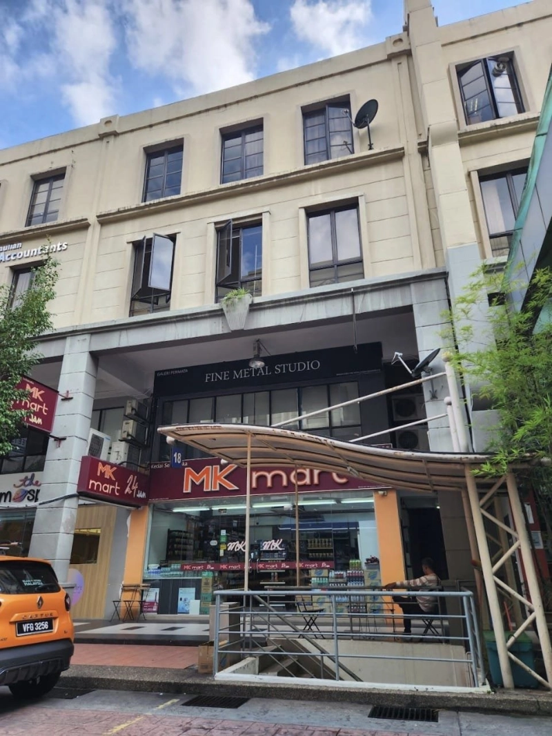 3.5 storey Shop Office-Plaza Damas @ Taman Sri Hartamas, KL-Sale below bank value Rm500k