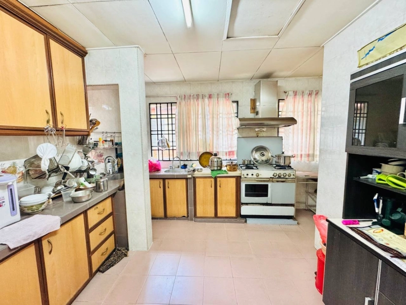 BUKIT JELUTONG JALAN KUBAH CORNER LOT