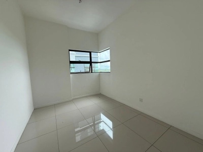 Iskandar Puteri Ujana Executive Apartment 3+1Room 2Baths 1320sqft Unit For Sale