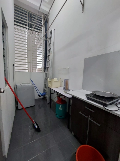 Boulevard Condominium Farlim Furnishe & Renovated 1200sf 2 Car Park