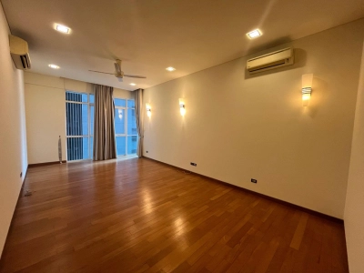 The Pearl @ KLCC- Level 27 private lift- Sale below bank value Rm180k