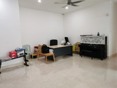 Move In Condition, Renovated 3 Storey Semi-D @ The Airie for Sale