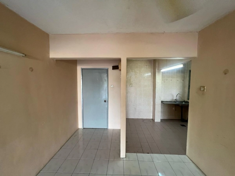 Pangsapuri Taman Sri Rasau @ Seksyen 16, Shah Alam - Blok 2 1st floor - Ready 31/3