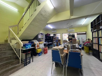 3 Storey TAMAN DAYA Kepong, Actual, RENOVATED, Well Keep, Low Deposit