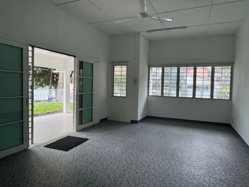 1 Storey BUNGALOW OLD KLANG ROAD, Actual, CORNER LOT, Extra BIG Land, Low Deposit
