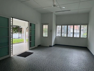 1 Storey BUNGALOW OLD KLANG ROAD, Actual, CORNER LOT, Extra BIG Land, Low Deposit