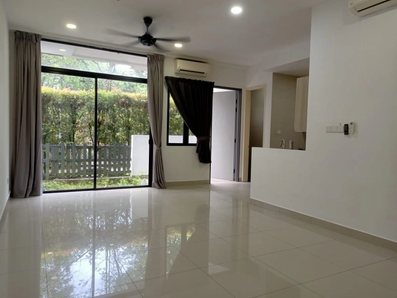 Well Kept 3 Storey Link House Sunway Eastwood, Seri Kembangan For Sale